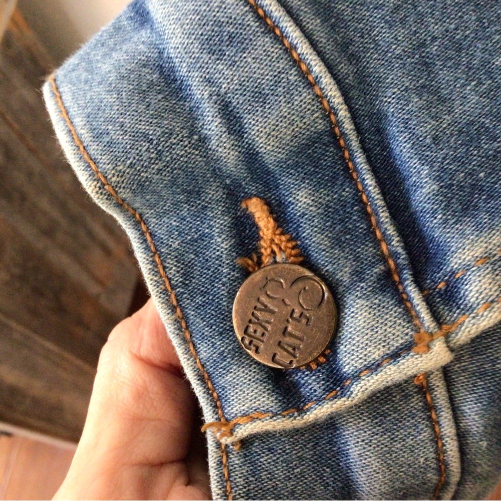 Denim jacket with beaded Minnie Mouse - Picture 5 of 9